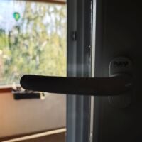 Schmutzrand an der Fensterkante