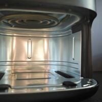 Innenraum und Heizspriale eines Airfryers