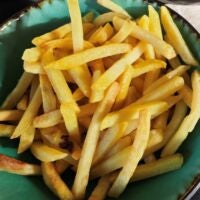 Pommes in Schüssel