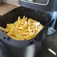 tiefgefrorene Pommes im Lidl-Airfryer