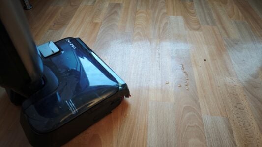 Der Dreame T16 Pro Heat hinterlässt nach dem Saugwischen stets Wasser auf dem Boden. Dreame T16 Pro Heat hinterlässt Wasser auf dem Boden