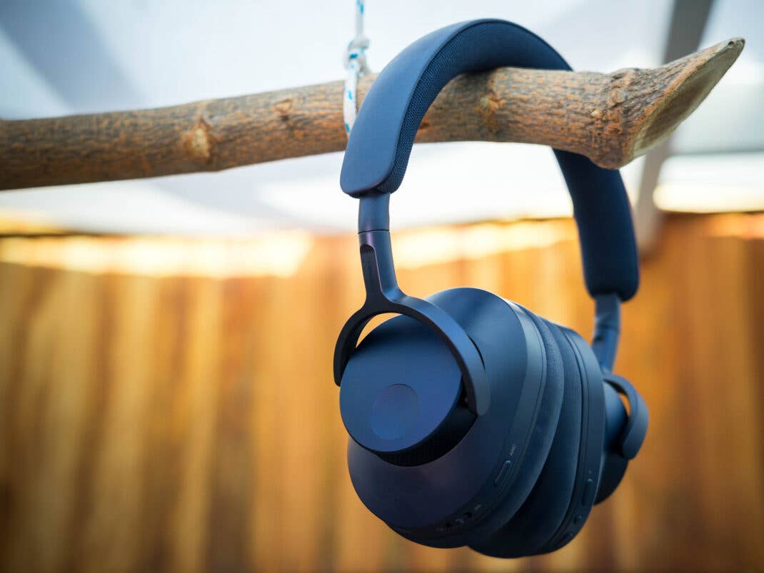 Schmaler Bügel, dennoch komfortabel: Die Melomania P100 SE von Cambridge Audio