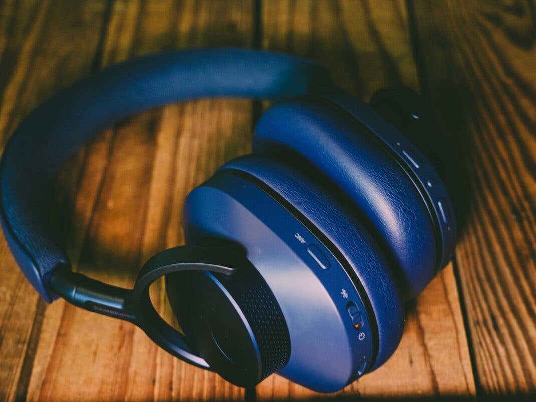 Das ANC ist gut, die Eigenisolierung der Melomania P100 SE aber auch.