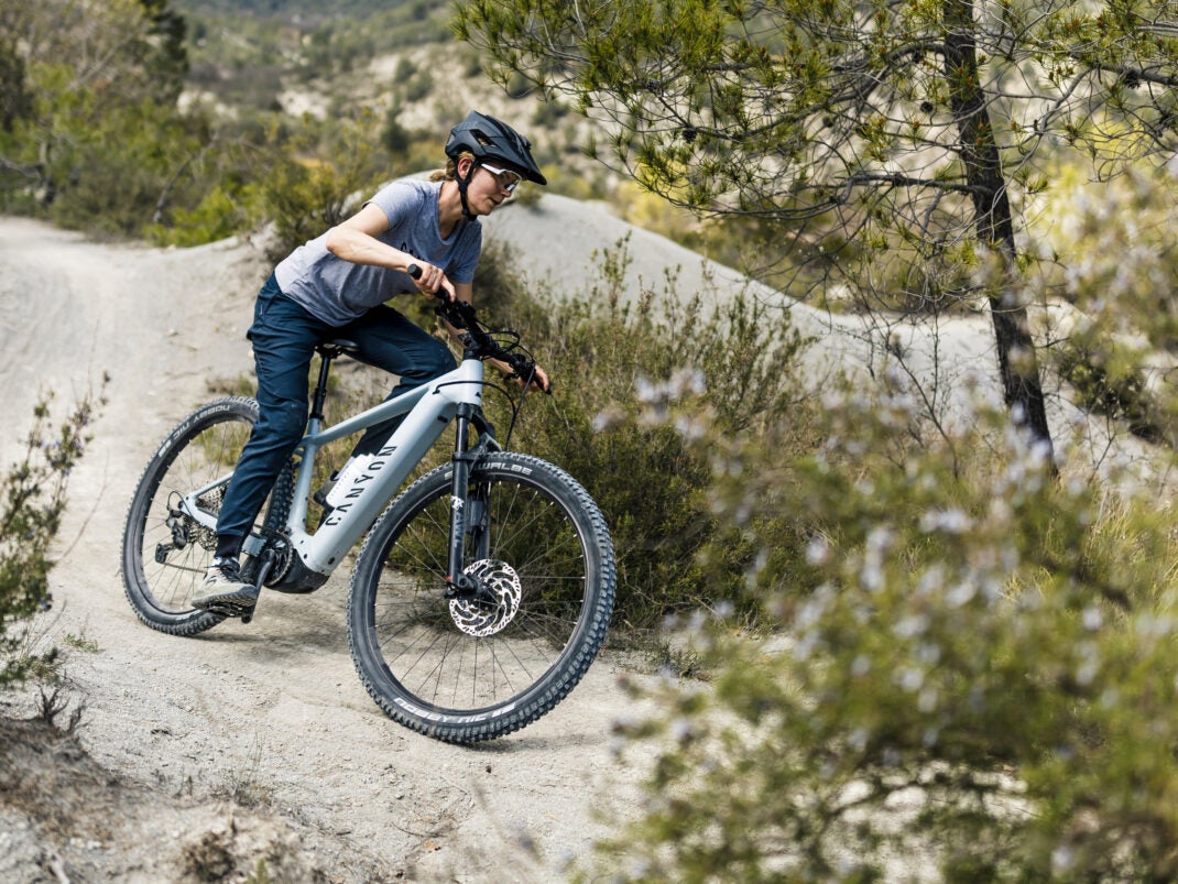 #Neue E-Mountainbikes: Jetzt fährst du mit ABS durch die Berge