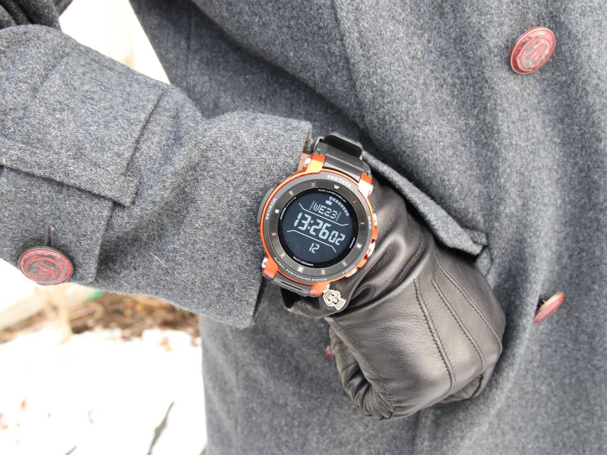 Casio Pro Trek smart WSD-F30 an einem Handgelenk