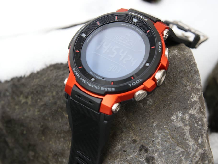 Casio Pro Trek smart WSD-F30 Krone und Knöpfe