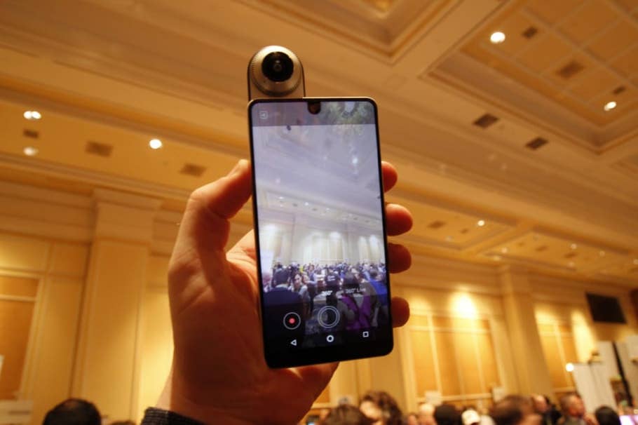 CES 2018: Hands-On Essential Phone