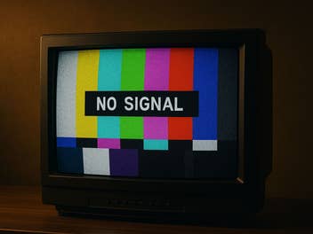 Ein älterer Fernseher auf dem ein 