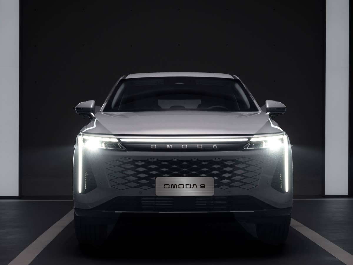 Omoda 9 PHEV in der Frontansicht.