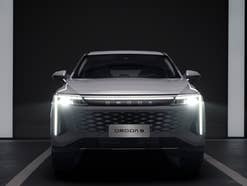 Omoda 9 PHEV in der Frontansicht.