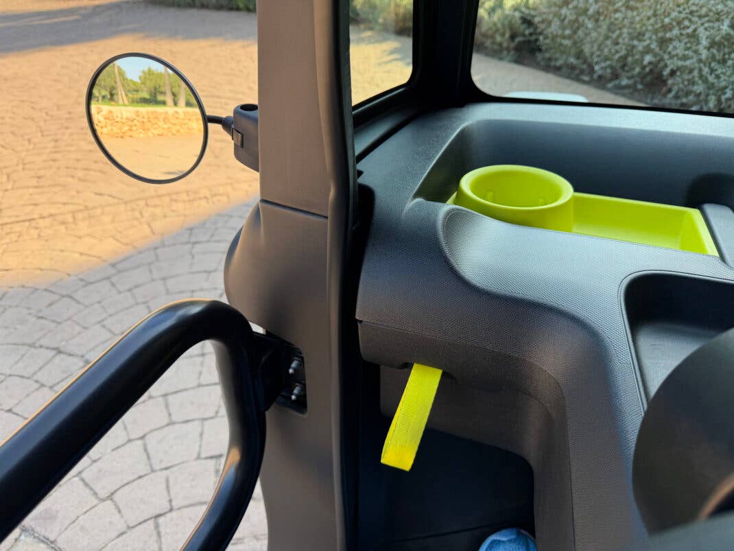 Gelbe Akzente im Citroen Ami Buggy.