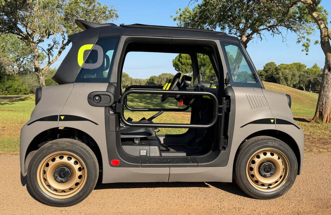 Seitenansicht des Citroen Ami Buggy.