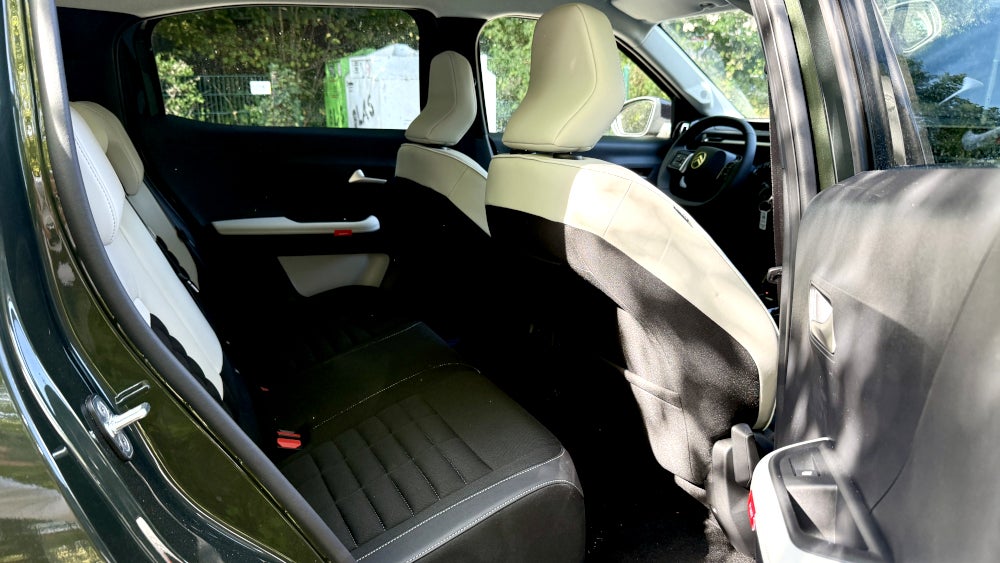 Platzangebot in der zweiten Sitzreihe des Citroen e-c3 Aircross.