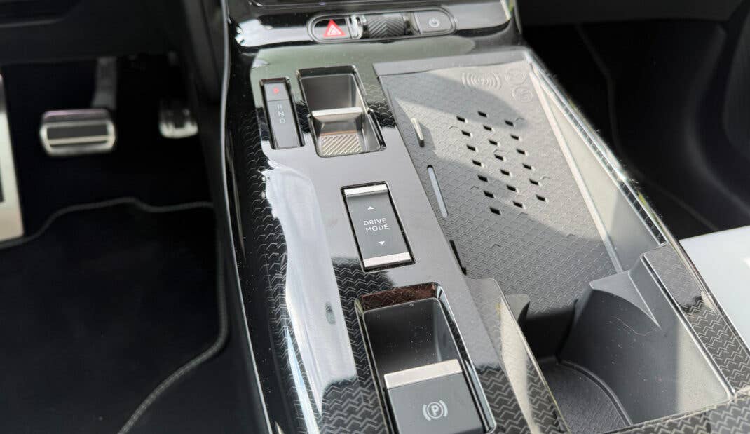 Mittelkonsole im Citroen e-C5 Aircross.