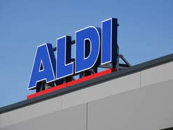 Aldi-Logo auf einer Aldi-Filiale.