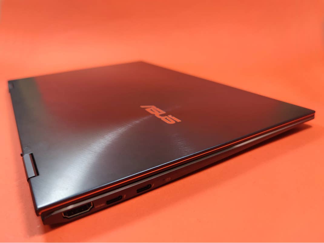 Cover des Asus Zenbook Flip S