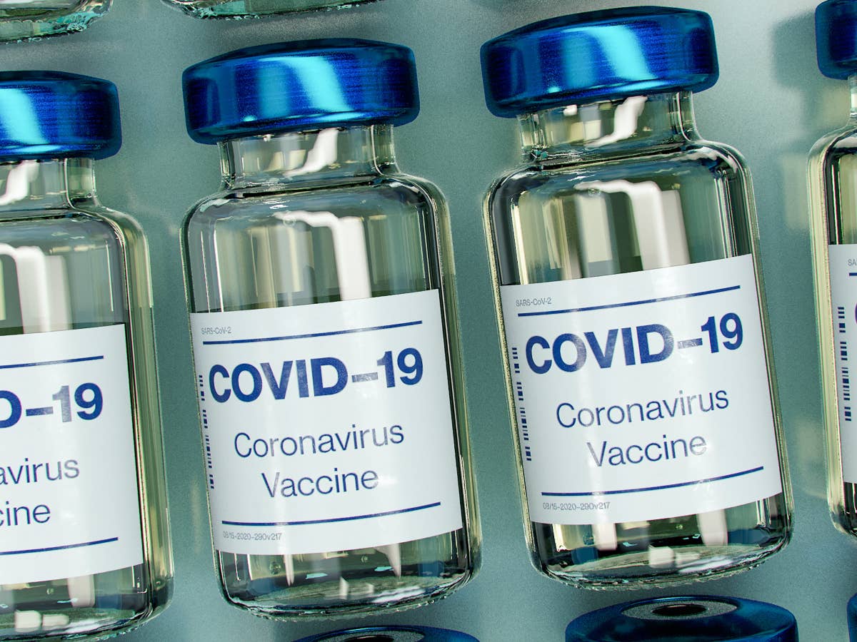 Zwei Ampullen Cocid-19-Impfstoff (Symbolbild)