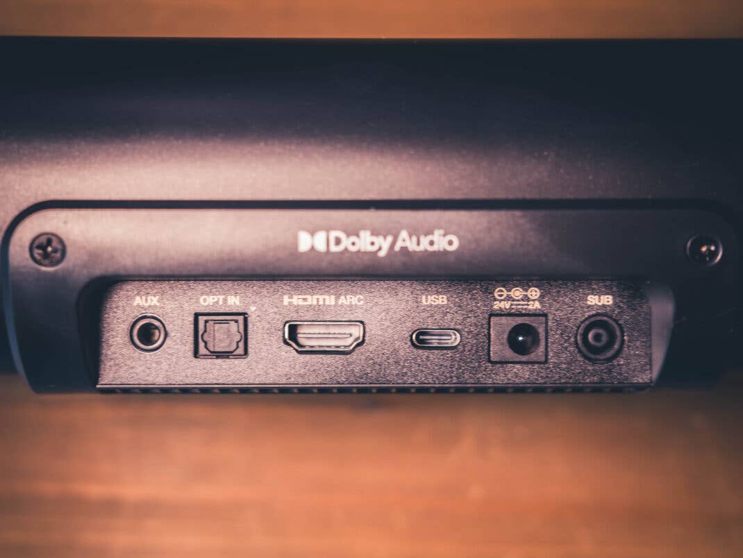 Optischer Anschluss, USB Audio, Klinke, HDMI Arc und Bluetooth: An die Creative Stage Pro kann man nahezu alles anschließen.