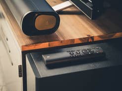 Kino-Klang im Wohnzimmer per Soundbar? Mehr für weniger geht nicht