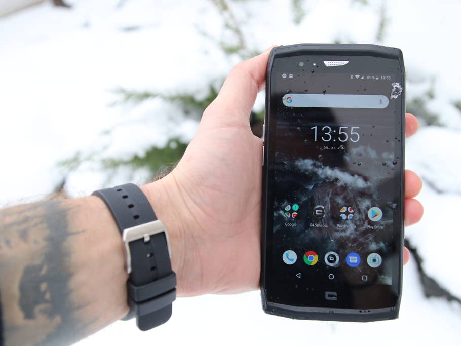 In der Hand: das Crosscall Trekker-X4