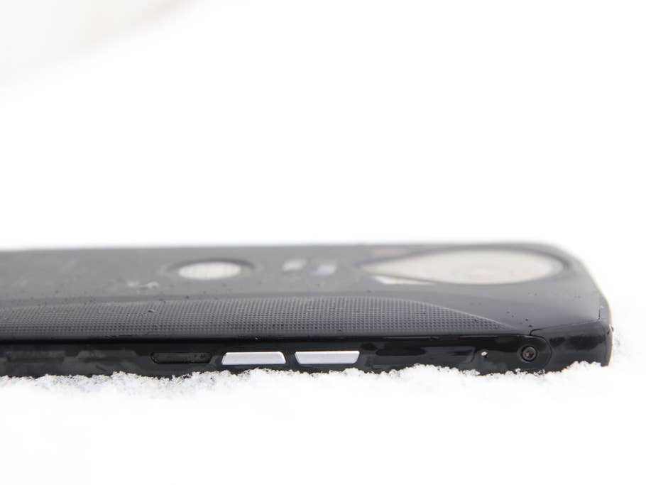 Das Crosscall Trekker-X4 von der Seite fotografiert