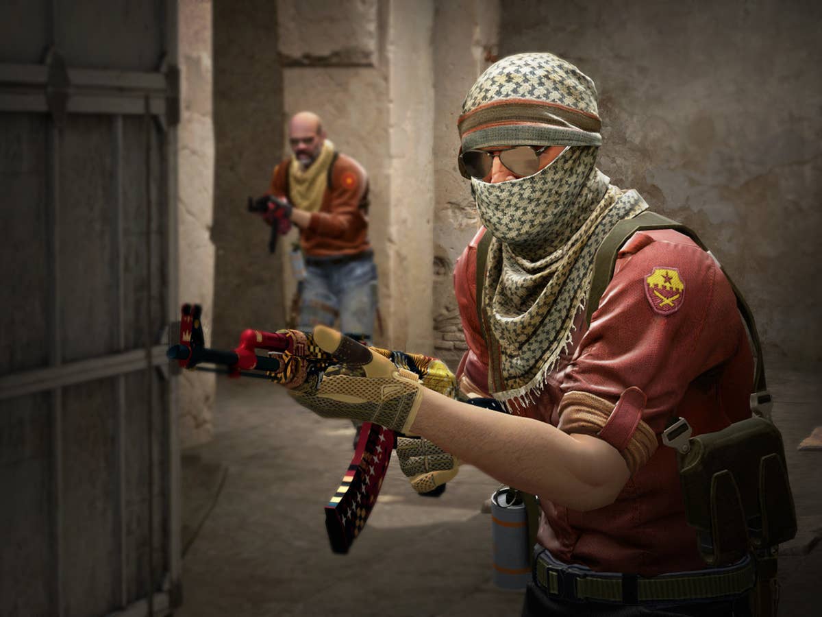 Zwei Terroristen im Spiel Counter-Strike: Global Offensive.
