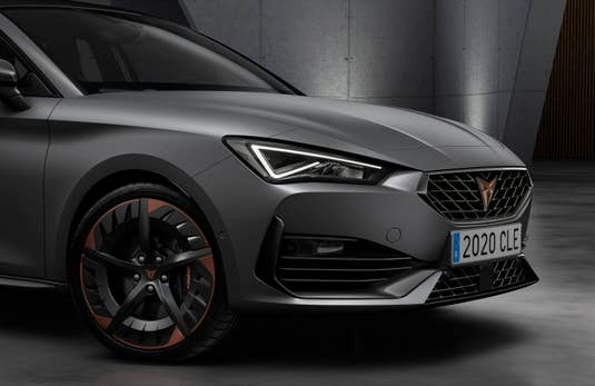 Frontansicht des Cupra Leon Plug-in-Hybrid