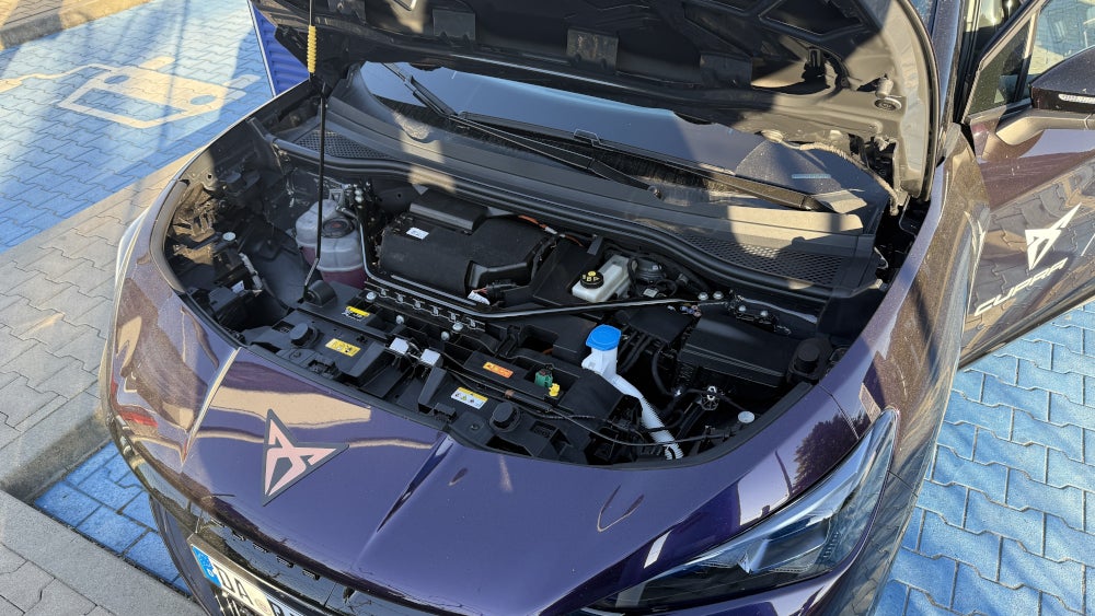 Motorraum des Cupra Tavascan VZ.