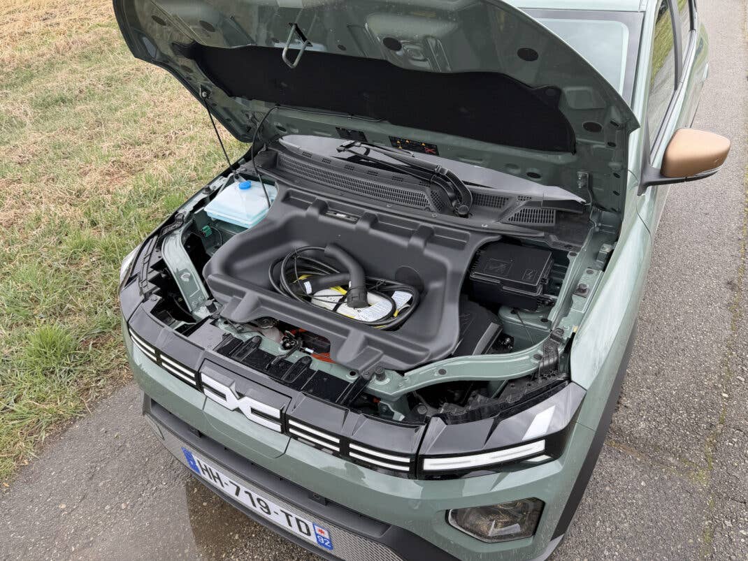 Dacia Spring Electric Frunk.