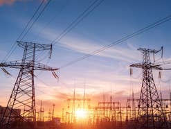 Das Lindern von Symptomen genügt nicht – Experten fordern Strompreis-Revolution