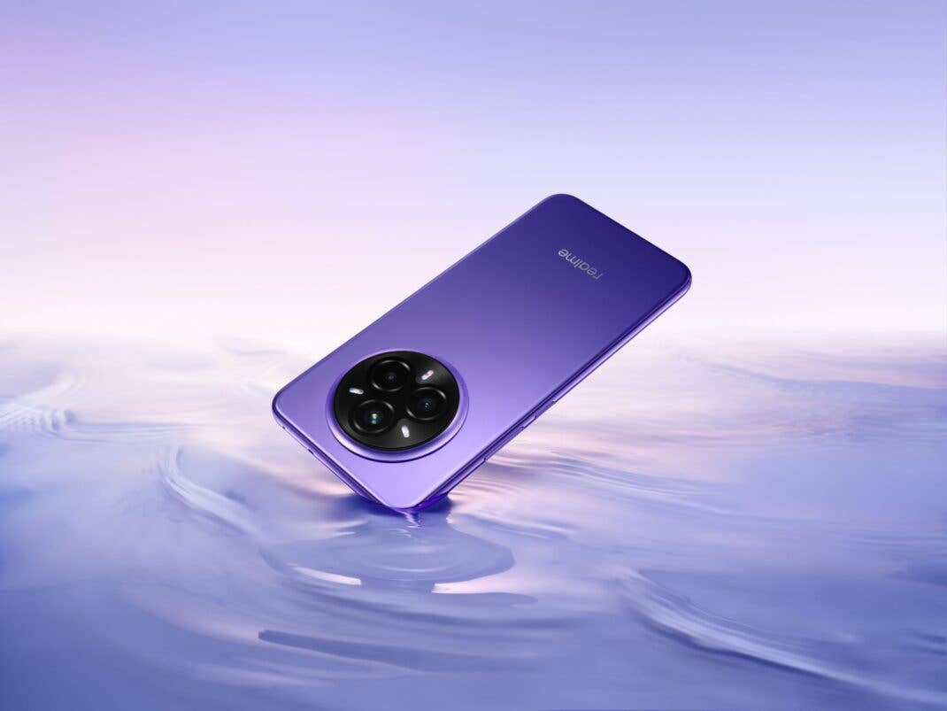 Das realme 14 Pro+ ist auch vor Wasser und Stößen geschützt