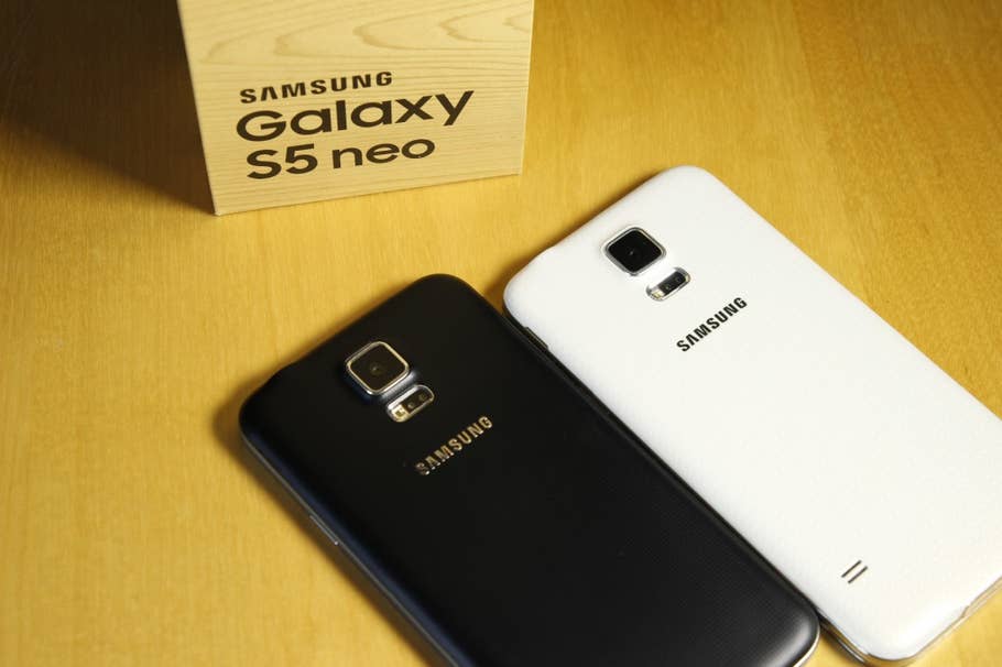 Das Samsung Galaxy S5 neo im Vergleich mit dem ehemaligen Flaggschiff Galaxy S5