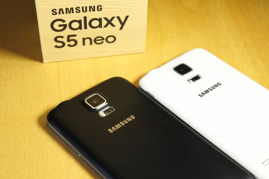 Das Samsung Galaxy S5 neo im Vergleich mit dem ehemaligen Flaggschiff Galaxy S5