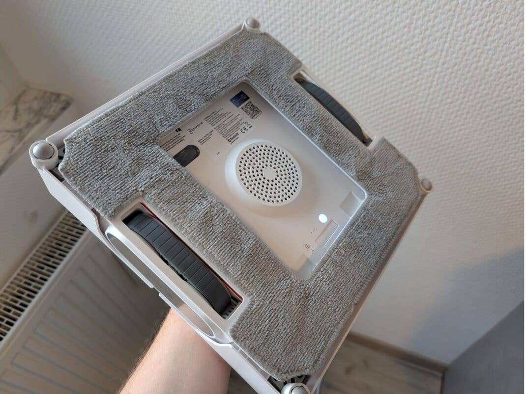 Das Wischpad des Winbot W2 Pro Omni sollte man zwischendurch reinigen