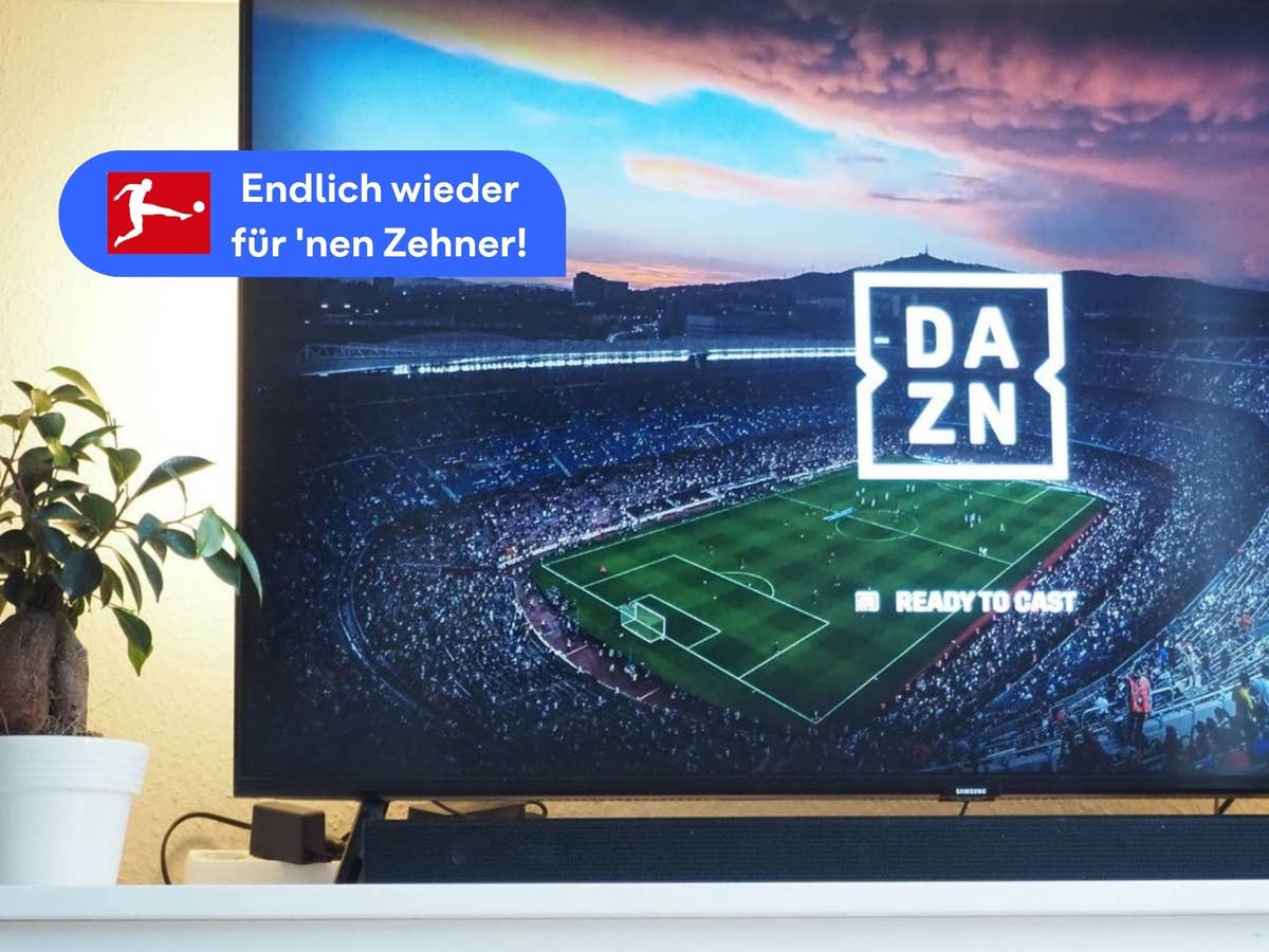 DAZN-Logo auf einem Fernseher - Hinweis auf Bundesliga für 