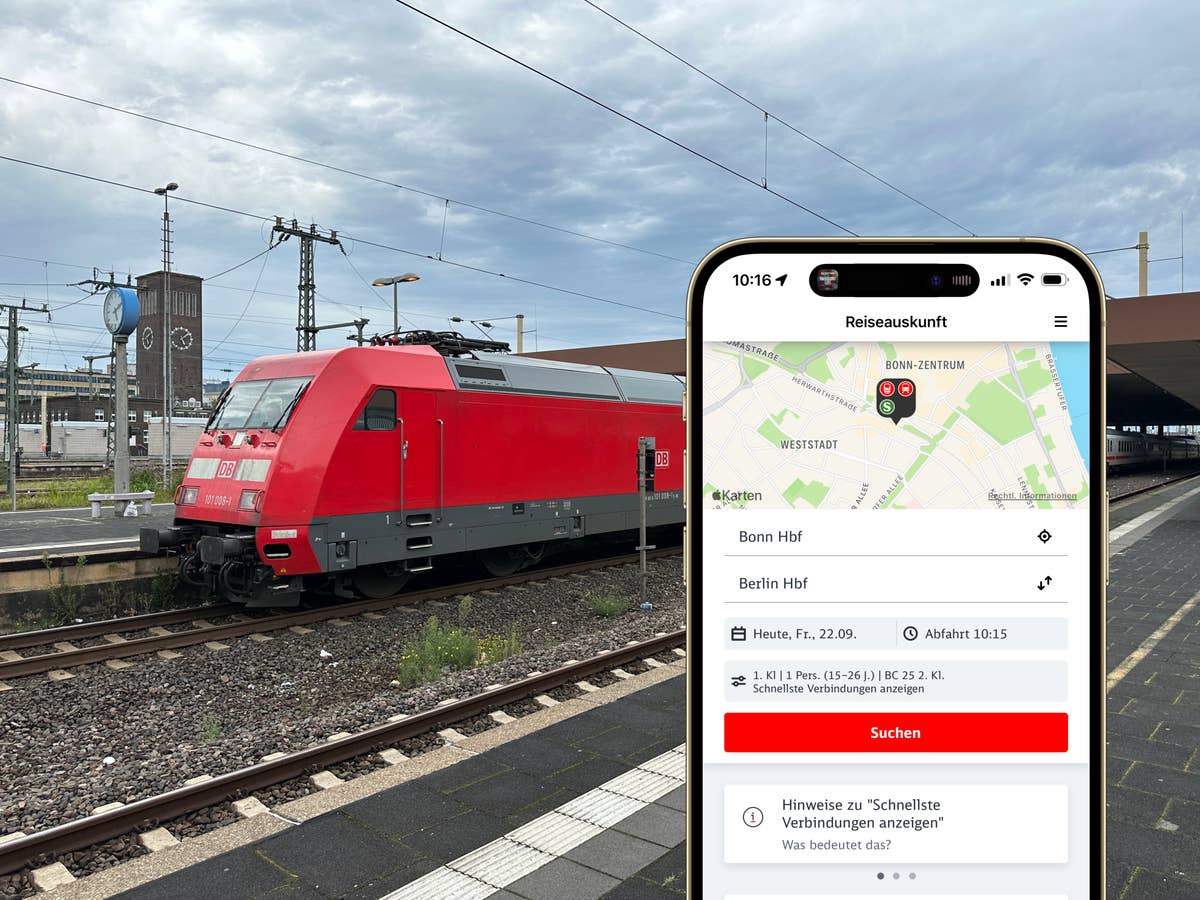 Ein Zug der Deutschen Bahn und der DB Navigator