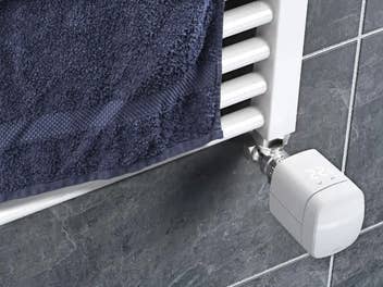 Eve Thermo Heizkörperthermostat angebracht an einer Heizung