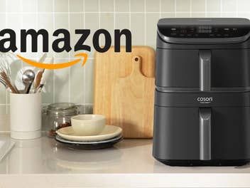 Cosori Turbo Tower Airfryer steht in einer Küche
