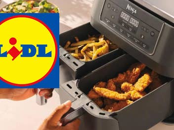 Eine Person kocht mit einer Ninja Heißluftfritteuse