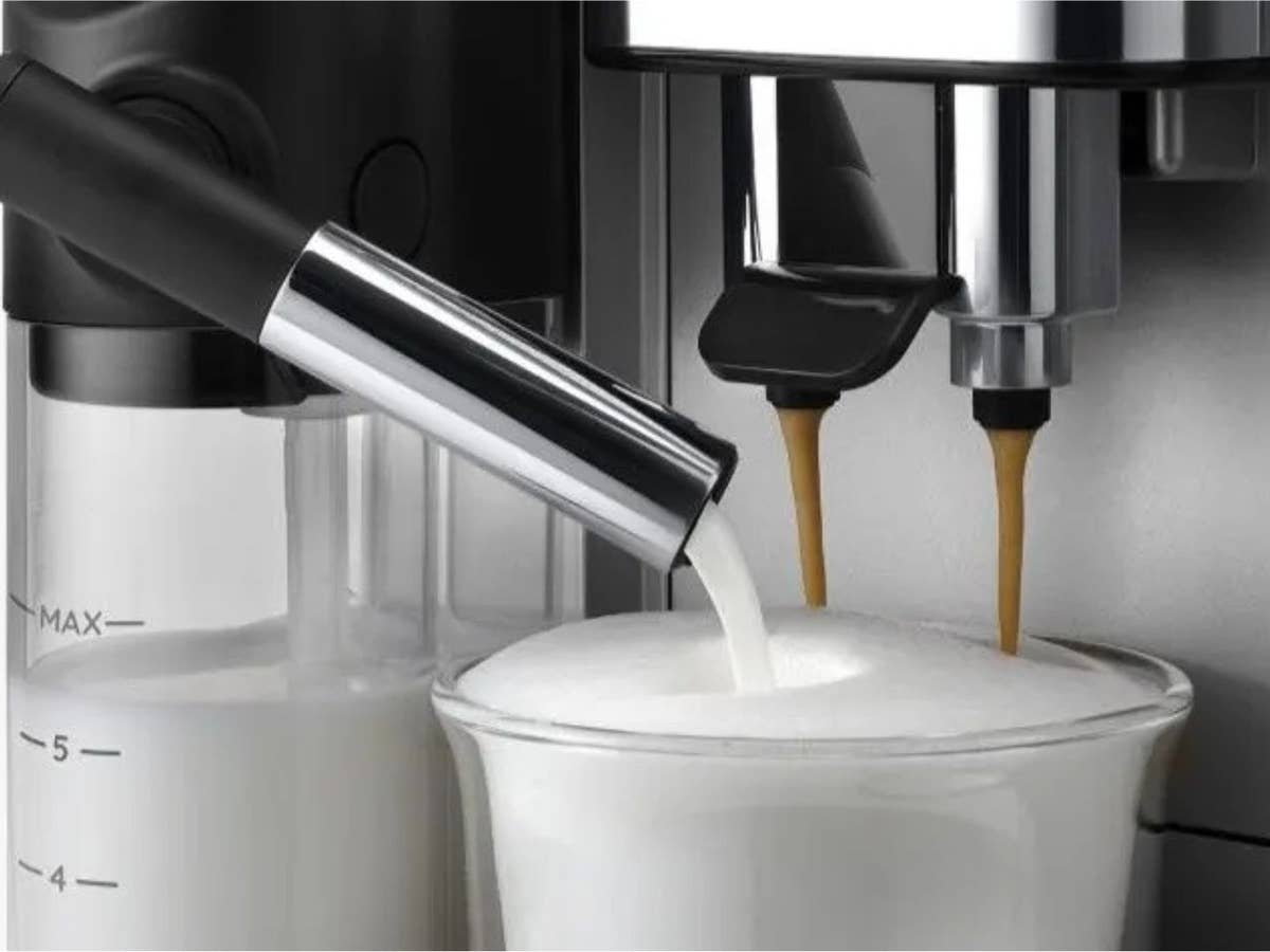 De'Longhi zum Tiefstpreis bei MediaMarkt De'Longhi Kaffeevollautomat Nahaufnahme