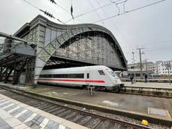 Ein Metropolitan-IC der Deutschen Bahn steht im Kölner Hauptbahnhof