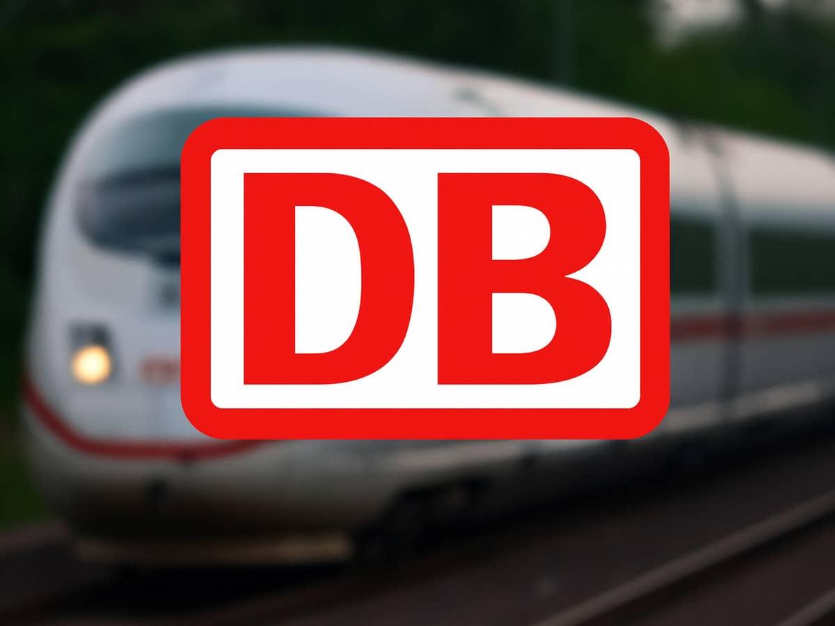 DB-Logo vor einem ICE im HIntergrund.