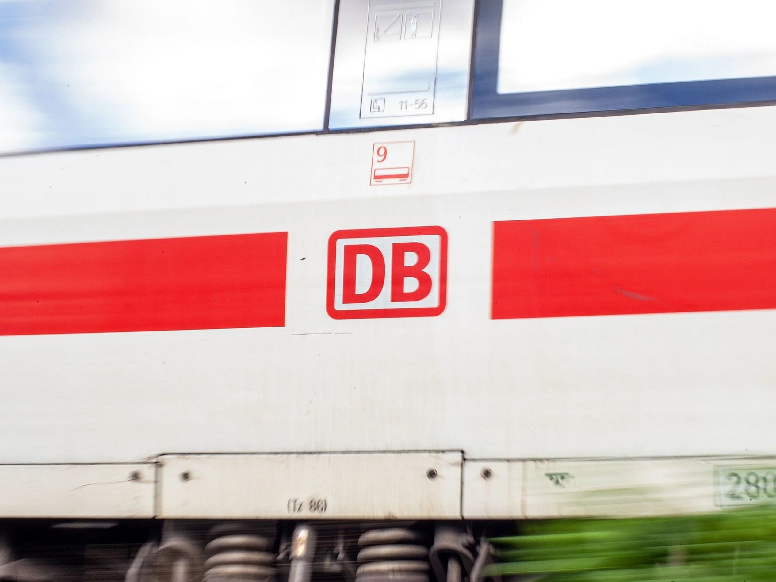 #Ab Oktober: DB schränkt günstige Tickets ein – Widerstand formiert sich