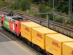 DHL Pakete fahren jetzt mit der Bahn