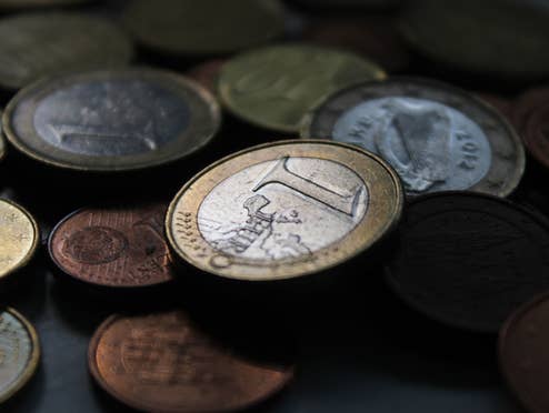 Bezahlen mit Karte: Kaum jemand weiß es, aber eine Sache dabei ist illegal Kleingeld: Euro- und Centmünzen