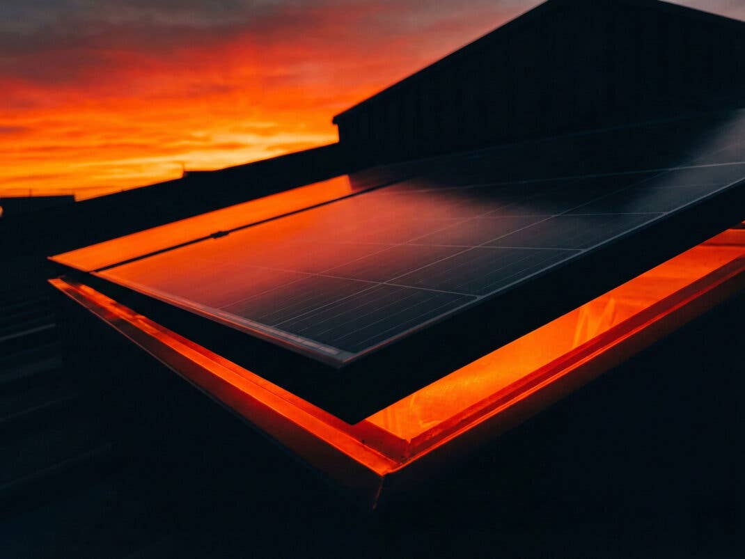 Die Schutzmembran für PV-Anlagen soll Feuer- und Folgeschäden reduzieren