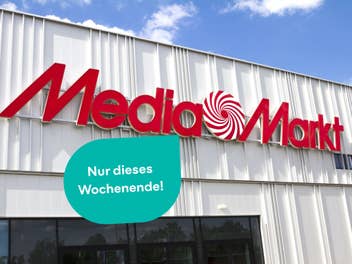 MediaMarkt-Shop in einer Innenstadt. Davor ein Text: 
