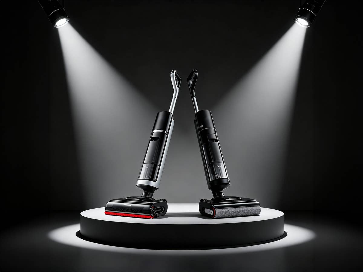 Dreame H15 Pro Heat und Dreame H12 FlexReach auf einem Podest unter Scheinwerfern.