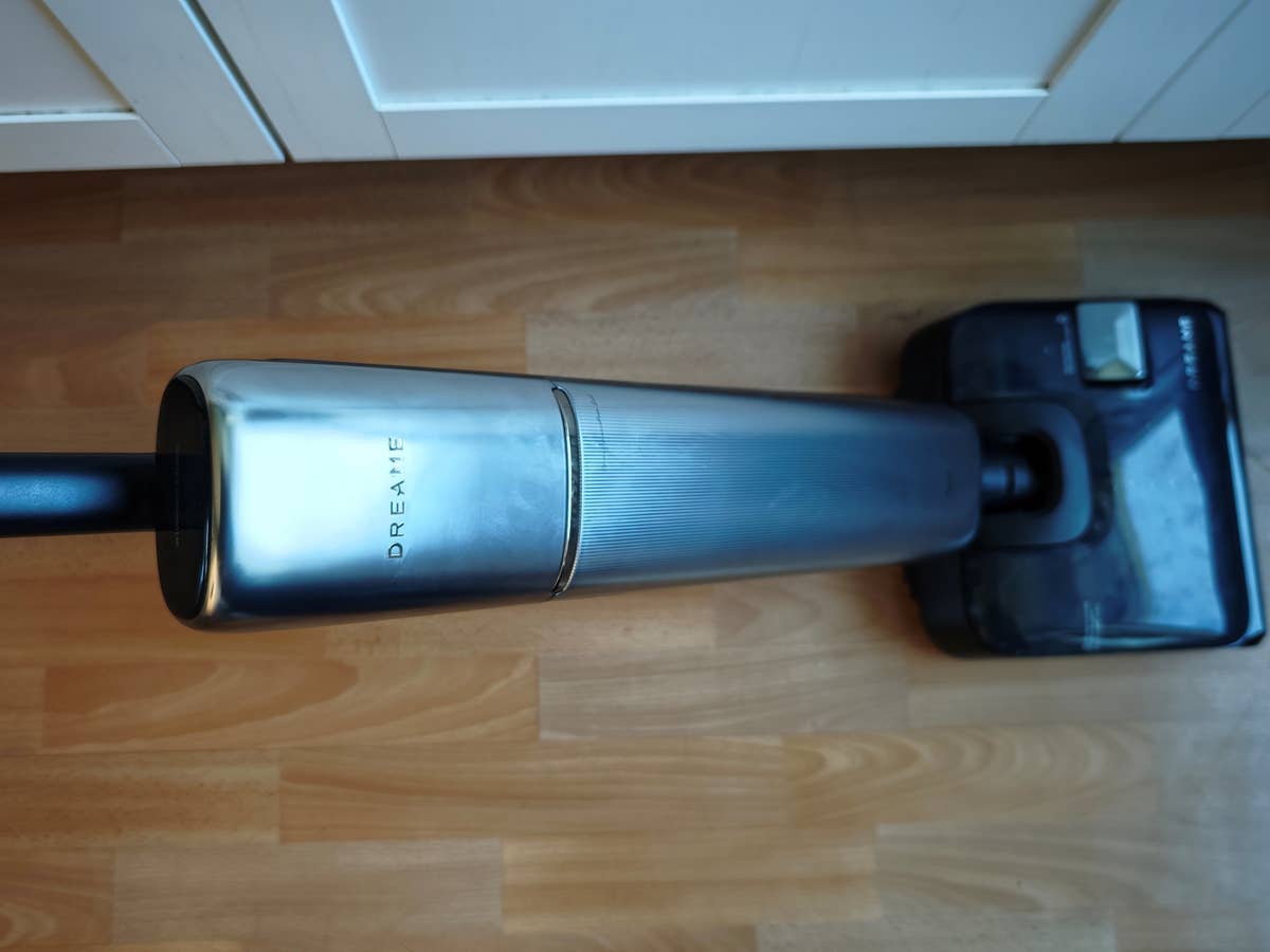 Dreame schreibt seinen Namen wirklich überall auf den Nass-Trockensauger, wo es nur geht. Aber wird das Modell dem auch gerecht? Dreame T16 Pro Heat Nass-Trockensauger von oben