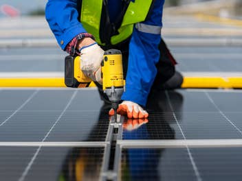 Balkonkraftwerk wird installiert